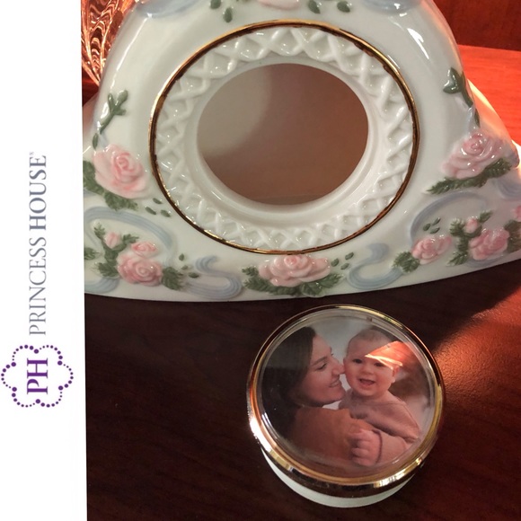 NEW - Vintage Princess House ”Rose Garland" Porcelain Picture Holder - Picture 3 of 8